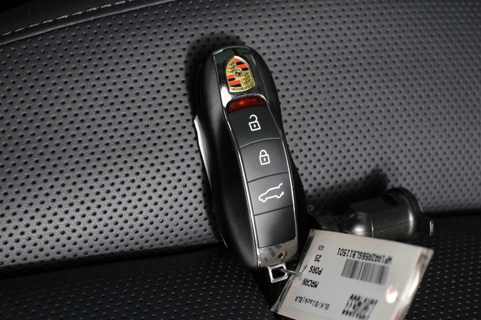 Certified 2025 Porsche Macan image 34