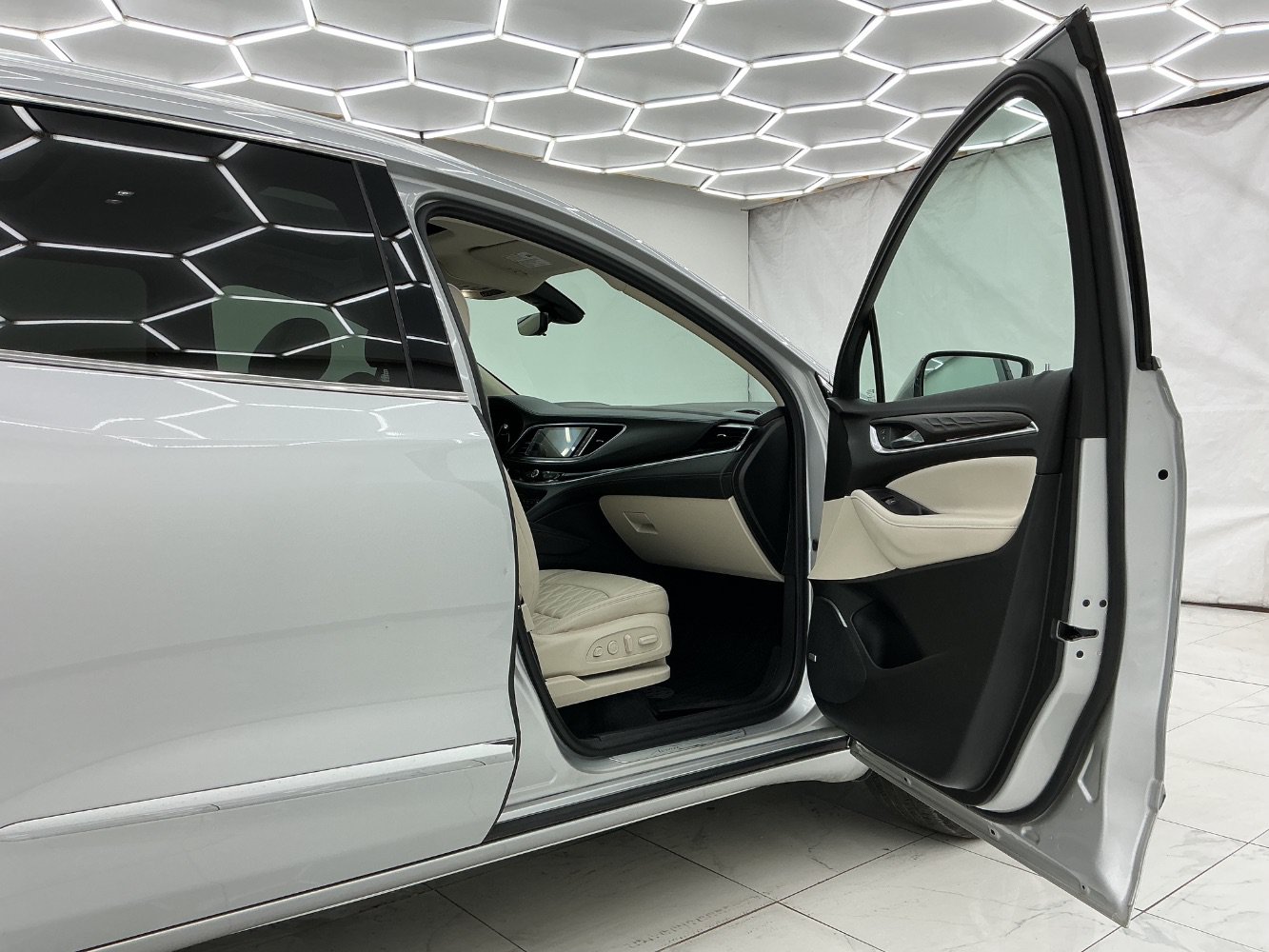 Used 2022 Buick Enclave Avenir w/ Trailering Package, 5000 lbs. AWD/4WD image 17