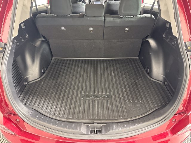 Used 2018 Toyota RAV4 LE w/ All Weather Liner Package AWD/4WD image 35