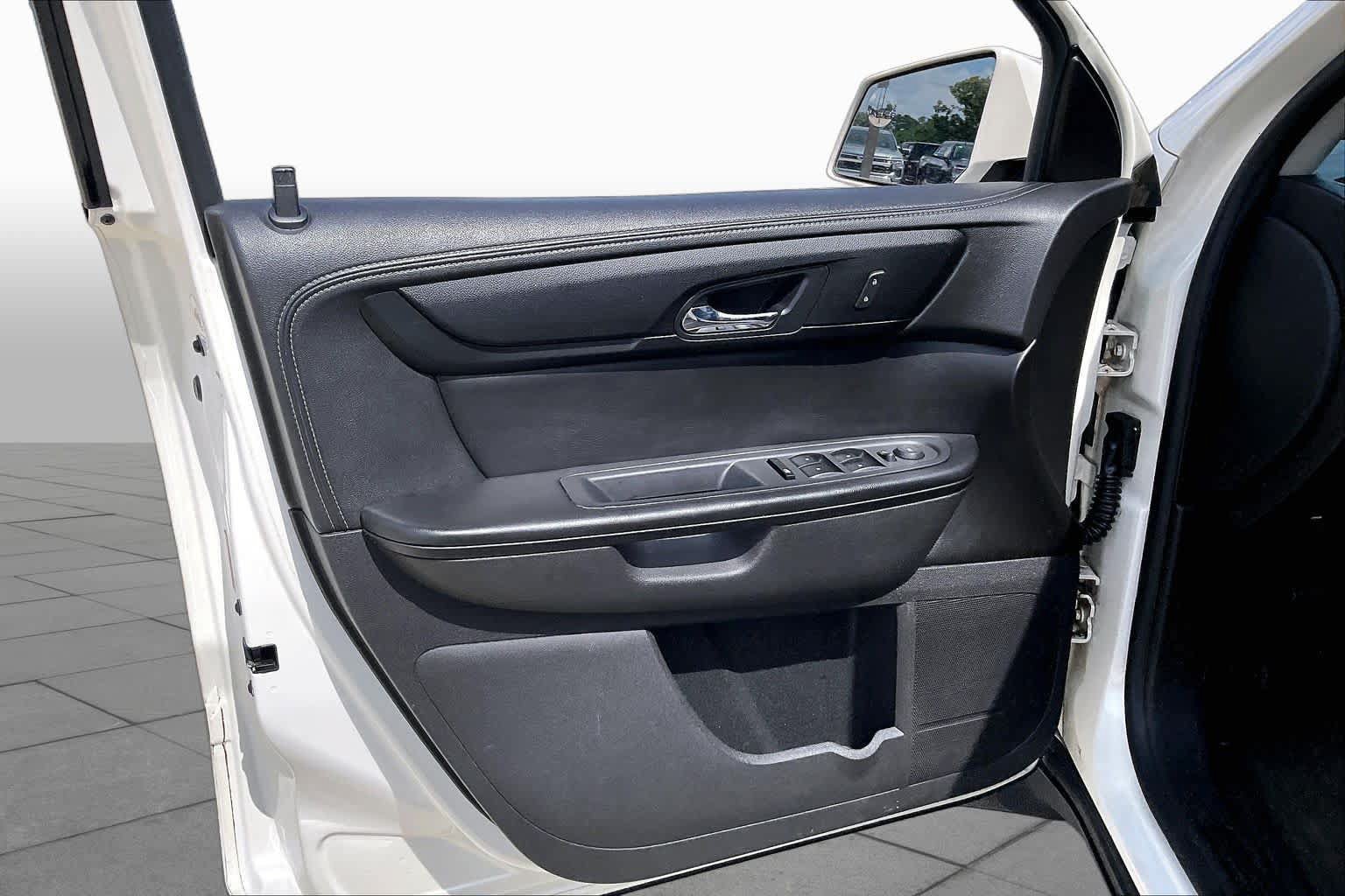 Used 2013 Chevrolet Traverse LT FWD image 21