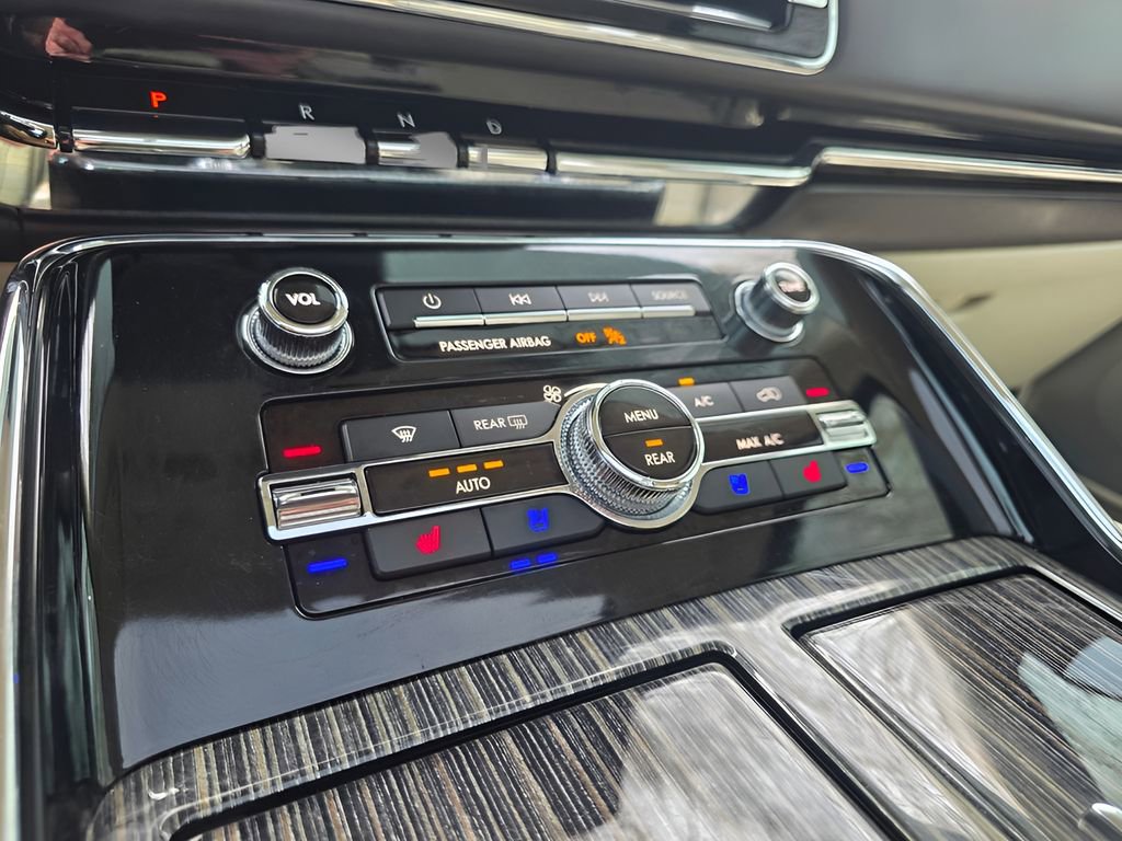 Used 2021 Lincoln Navigator Black Label w/ Cargo Convenience Package image 28