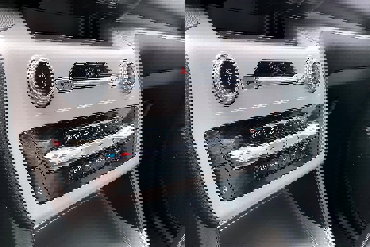 Used 2023 Ford Explorer XLT w/ Equipment Group 202A image 34