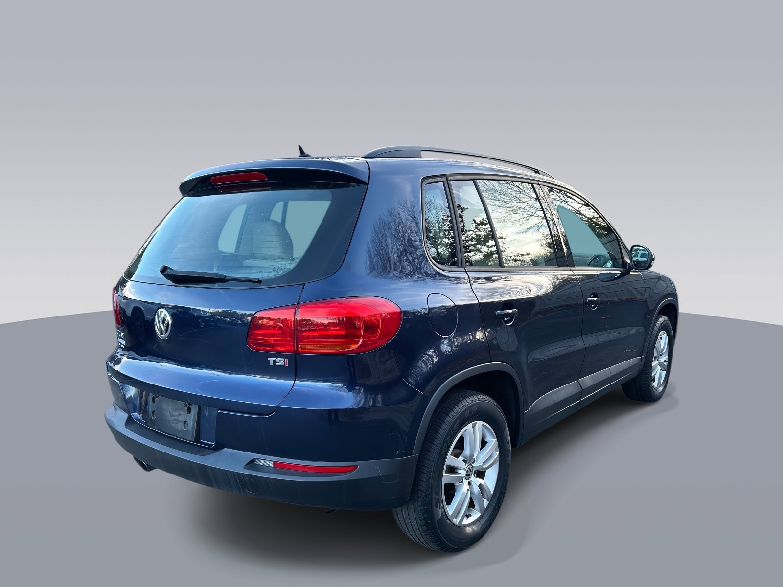 Used 2016 Volkswagen Tiguan SE image 3