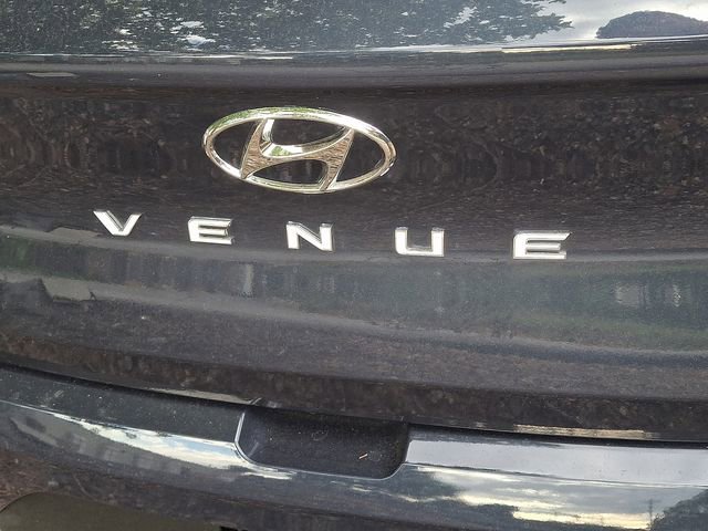 Used 2023 Hyundai Venue Limited image 8