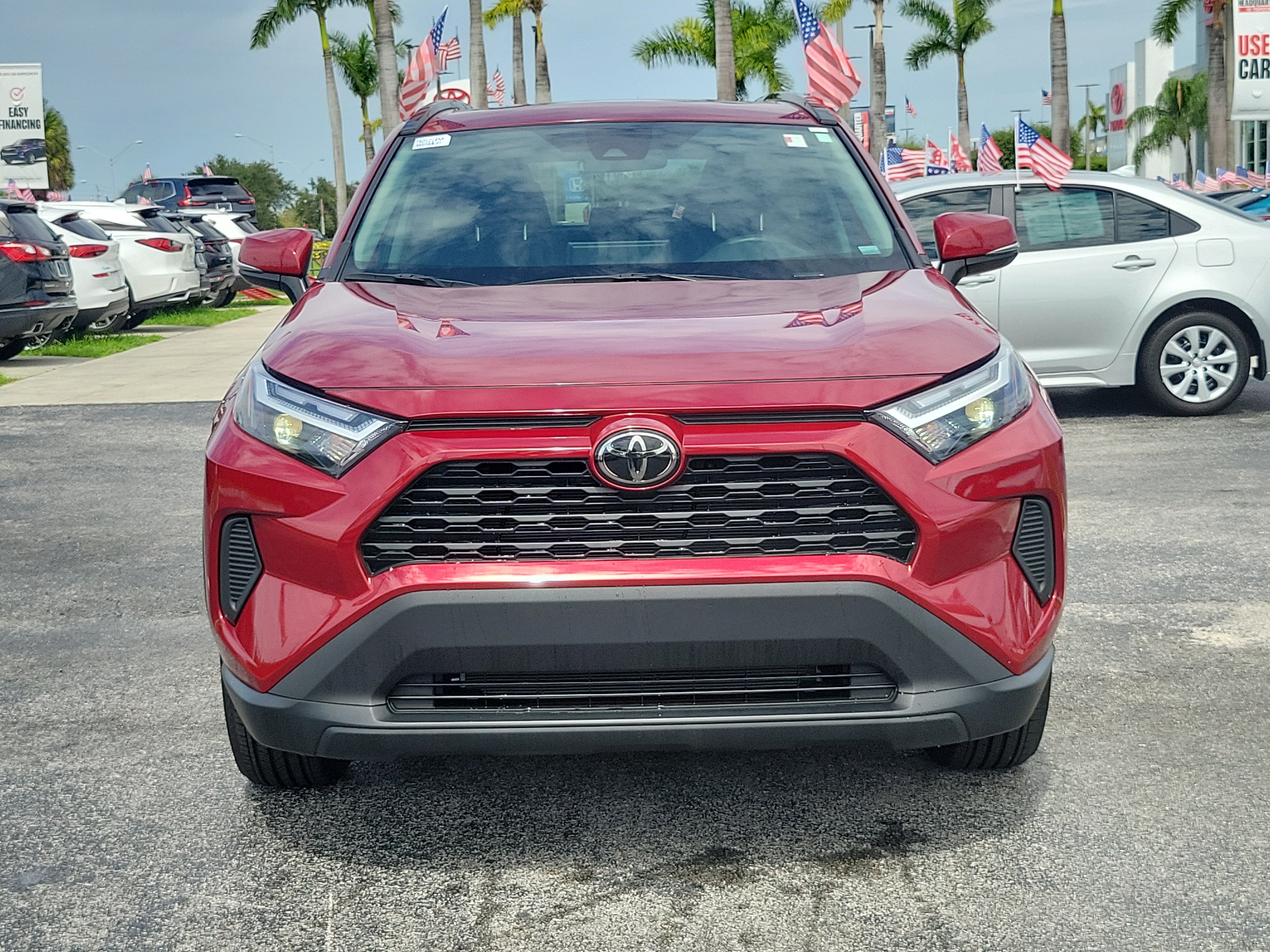 Used 2025 Toyota RAV4 XLE w/ Convenience Package FWD image 4