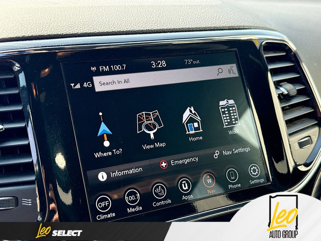 Used 2022 Jeep Grand Cherokee Laredo X image 15