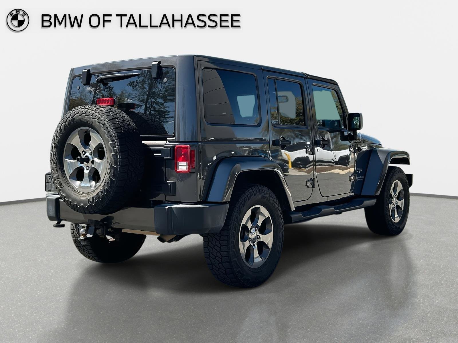 Used 2017 Jeep Wrangler Unlimited Sahara w/ Connectivity Group image 5