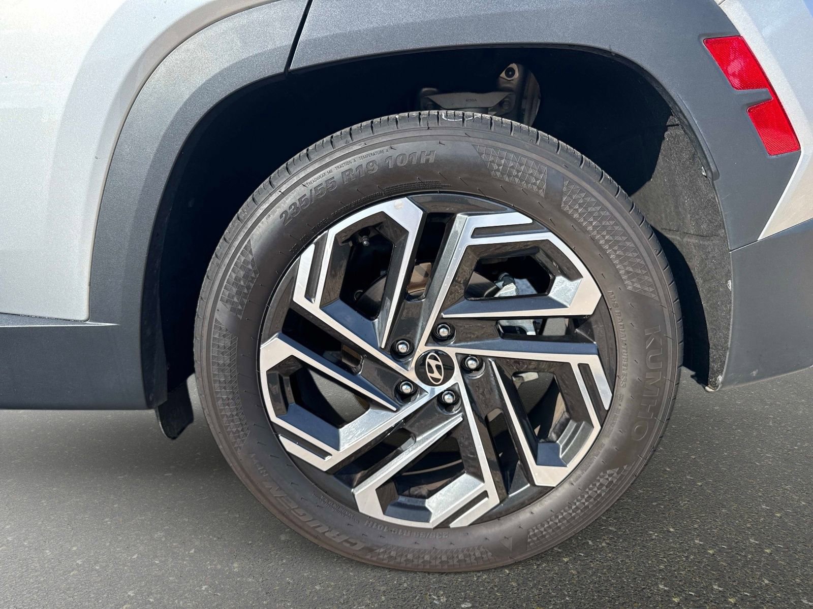 Used 2025 Hyundai Tucson Limited FWD image 35