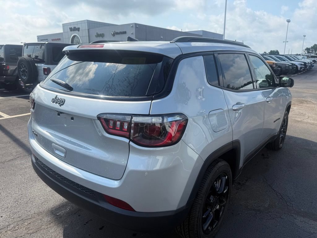 New 2026 Jeep Compass Latitude AWD/4WD image 3