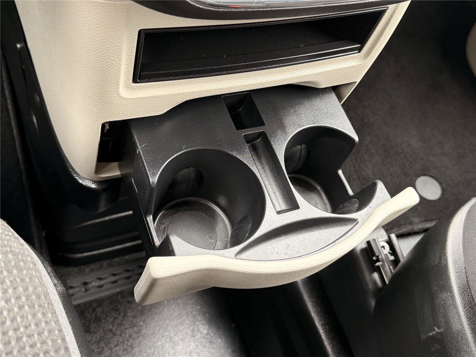 Used 2019 Dodge Grand Caravan SE image 27