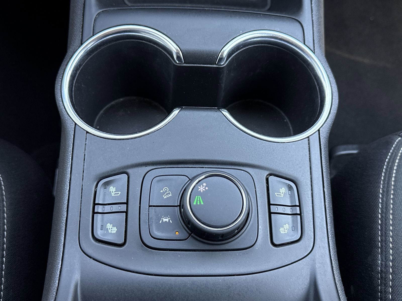 Used 2024 GMC Terrain SLE w/ Driver Convenience Package FWD image 24