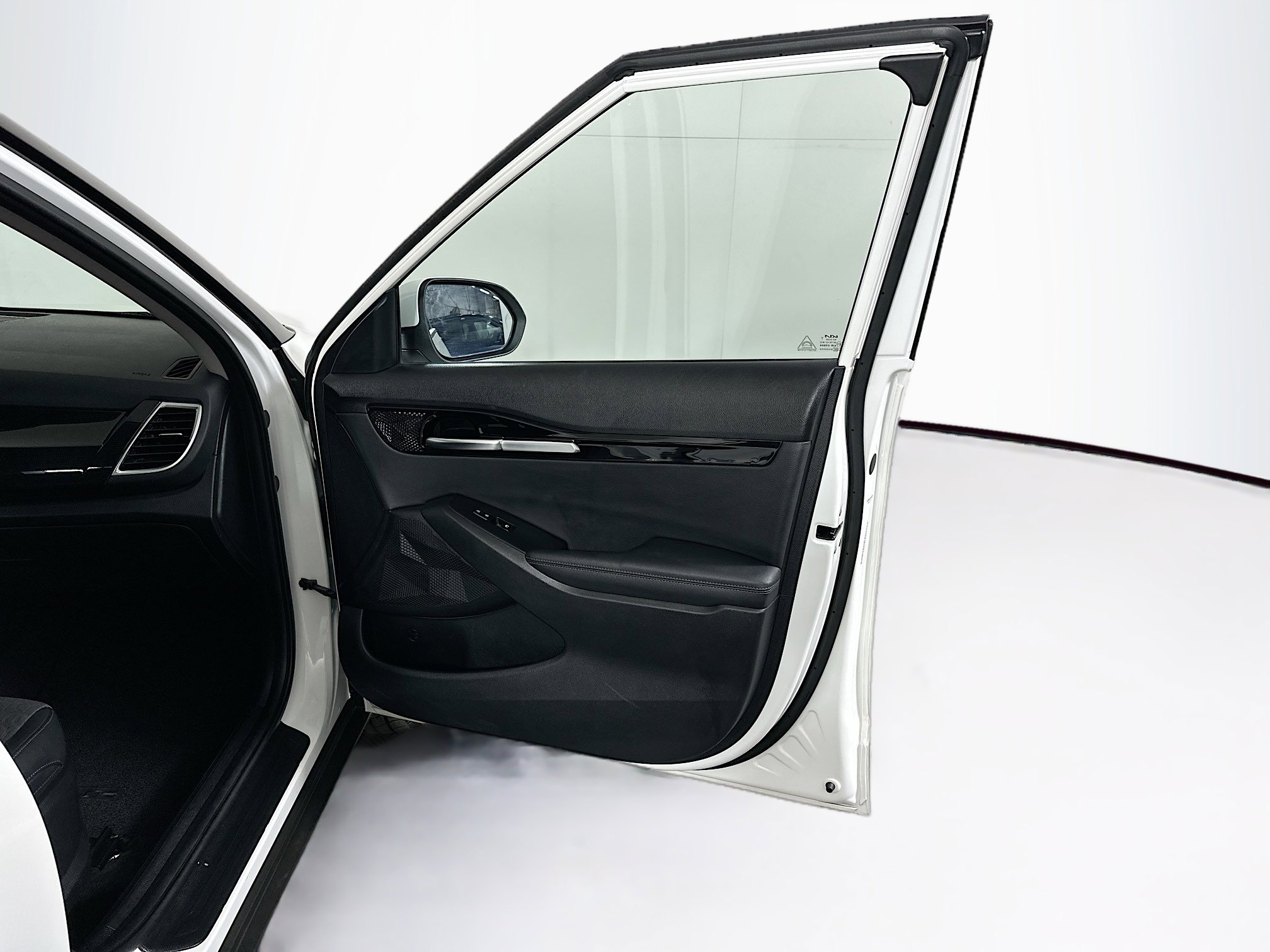 Used 2025 Kia Seltos S image 32