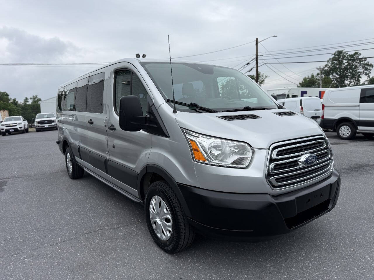 Used 2018 Ford Transit 350 XLT RWD image 4