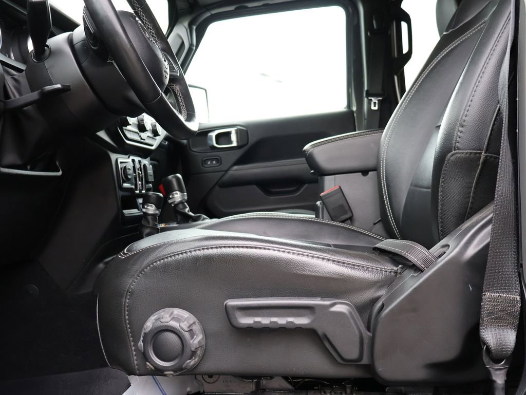 Used 2022 Jeep Wrangler Unlimited Sahara w/ Cold Weather Group AWD/4WD image 41
