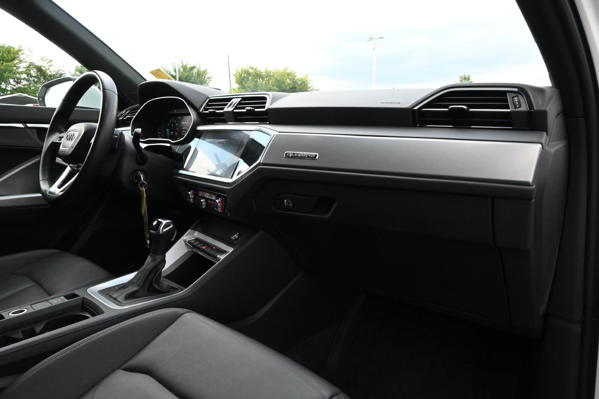 Used 2022 Audi Q3 2.0T Premium AWD/4WD image 24