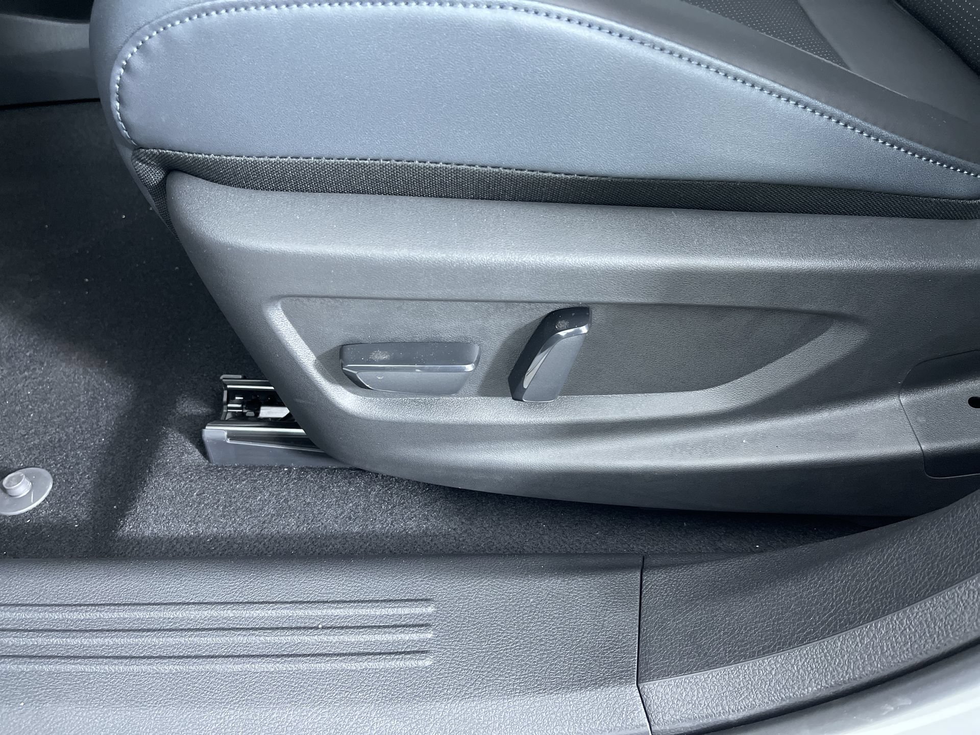 New 2026 Nissan Leaf SV+ w/ Floor Mat Package (SV+) FWD image 13