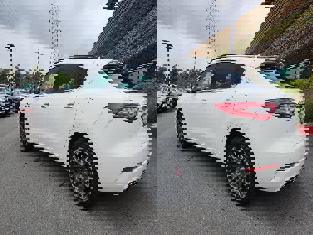 Used 2017 Maserati Levante S image 4