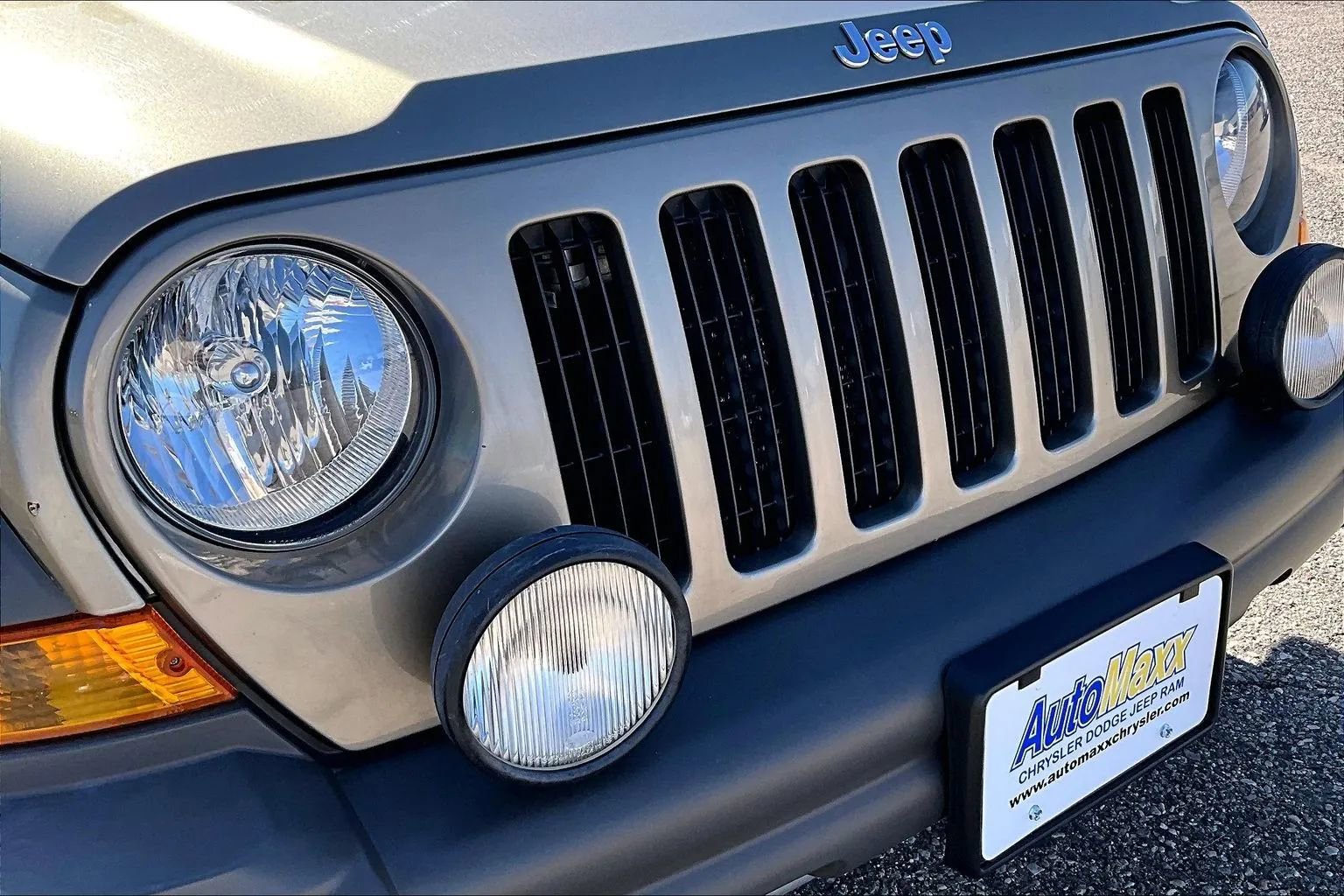 Used 2005 Jeep Liberty Renegade AWD/4WD image 27