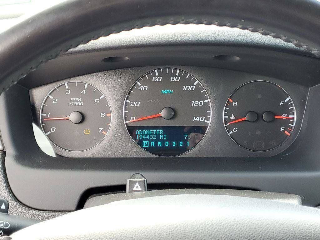 Used 2008 Chevrolet Impala LT w/ Luxury Edition Package FWD image 12