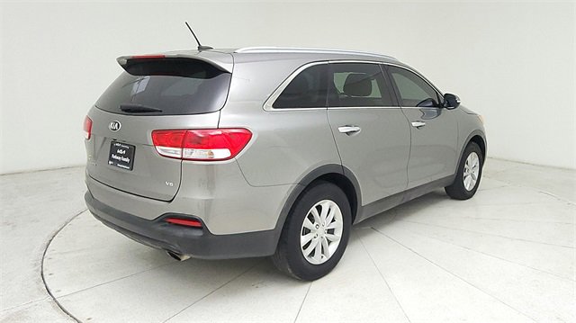 Used 2017 Kia Sorento LX image 5