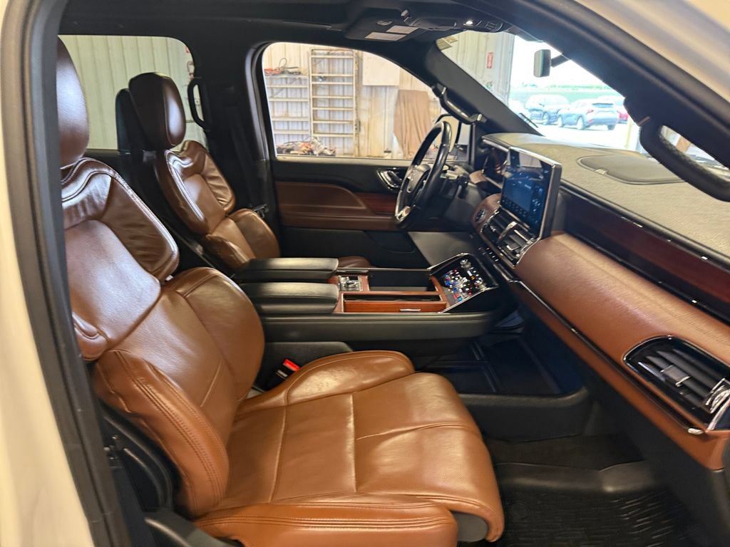Used 2023 Lincoln Navigator Reserve AWD/4WD image 44