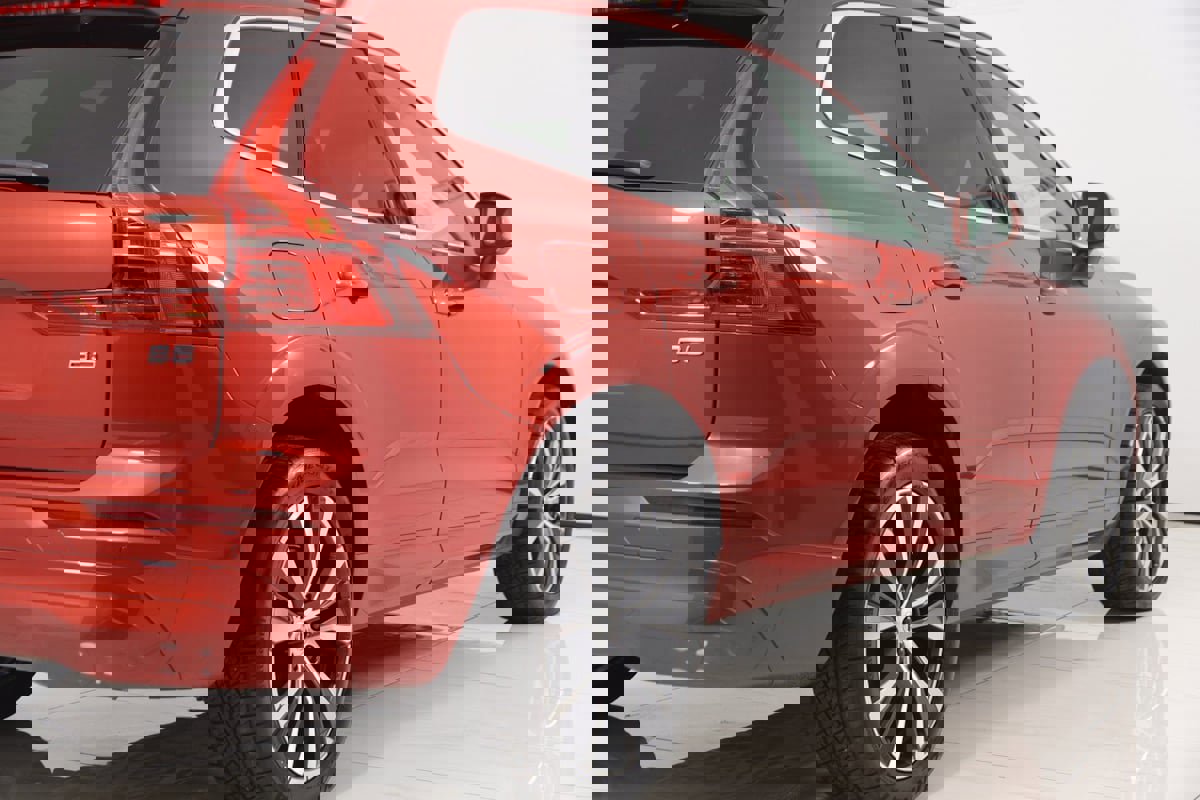 Used 2022 Volvo XC60 B5 Momentum image 46