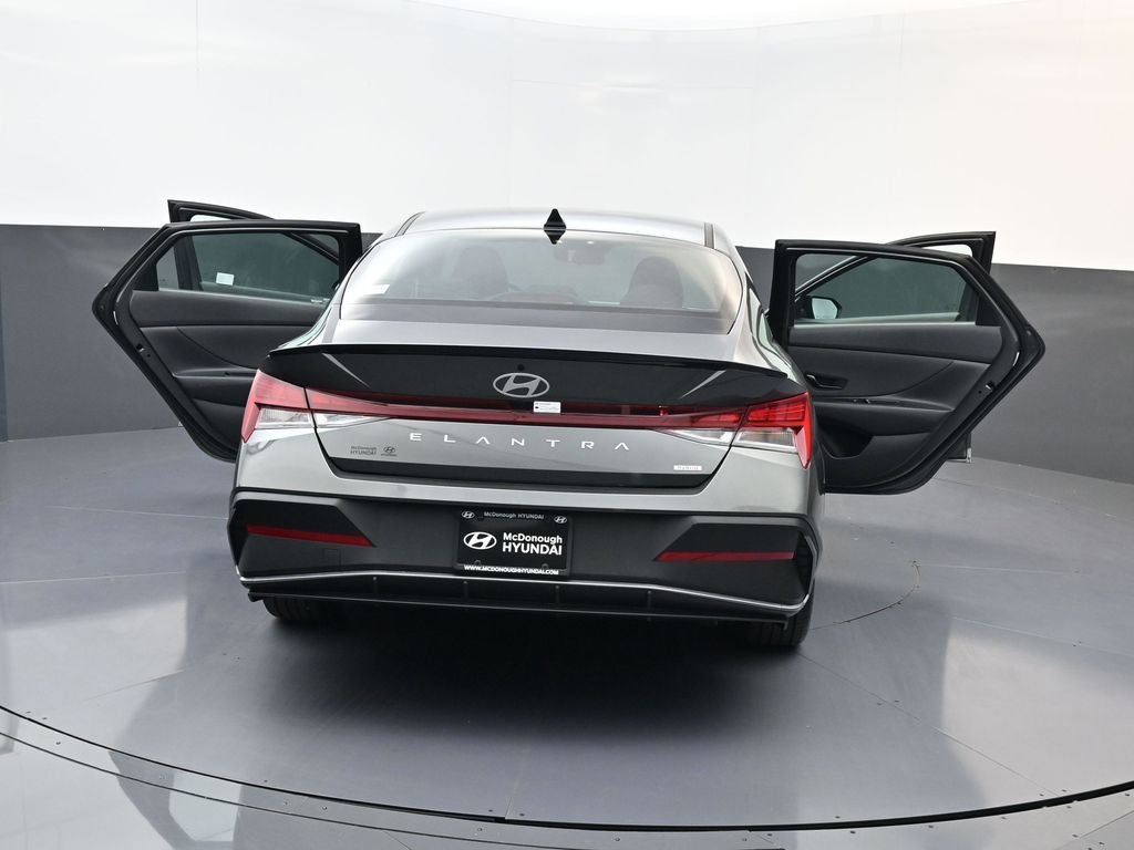 Certified 2025 Hyundai Elantra SEL image 22
