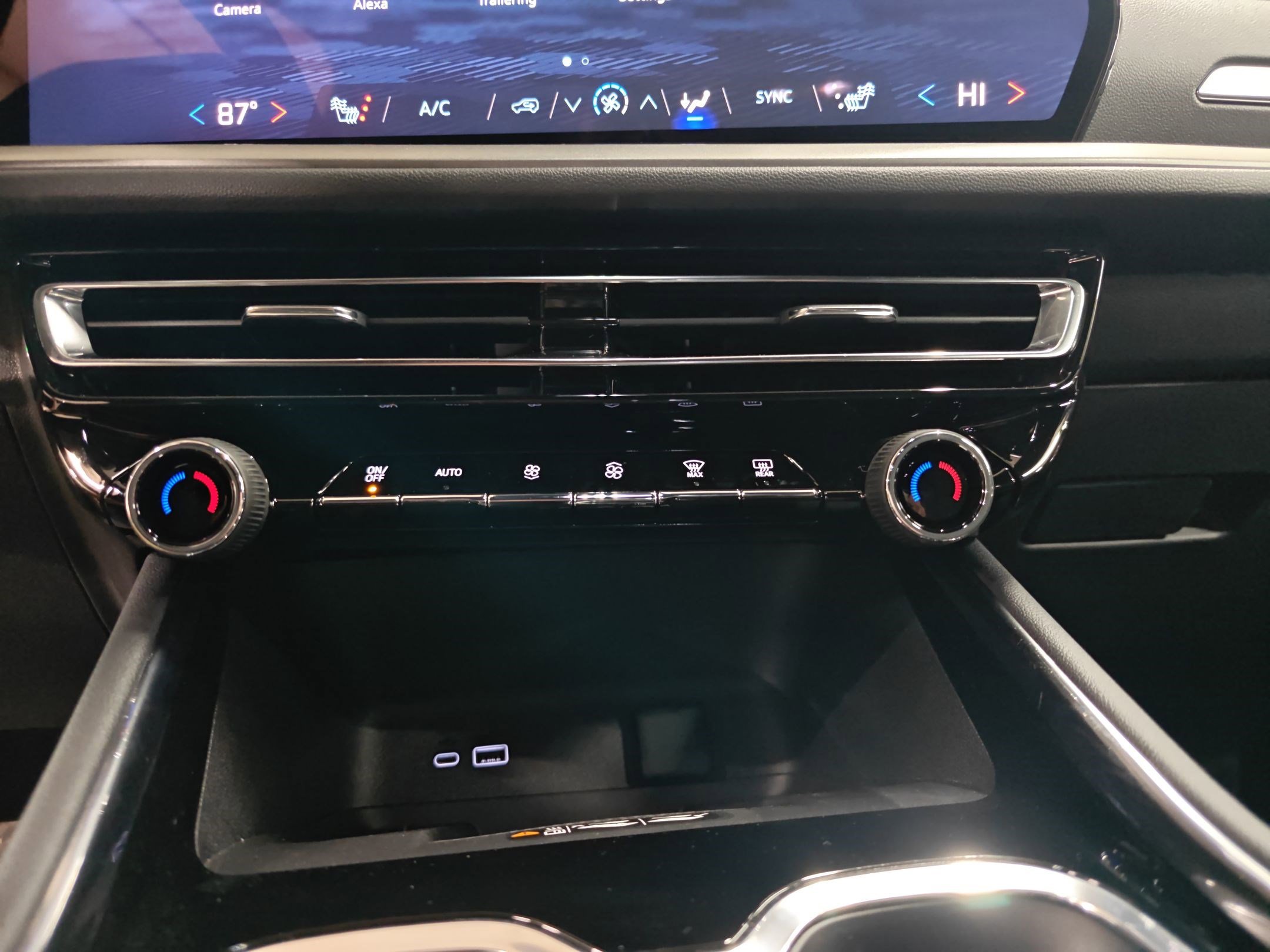 Used 2025 Chevrolet Traverse LT w/ Midnight/Sport Edition image 26