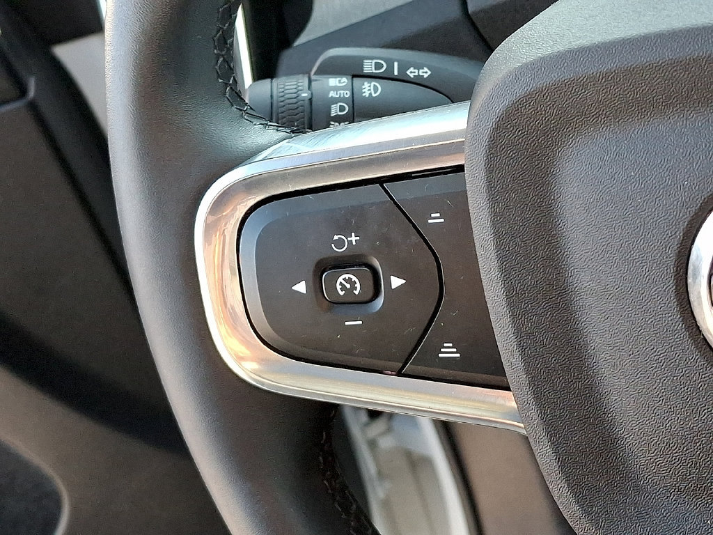 Certified 2026 Volvo XC40 B5 Plus AWD/4WD image 23