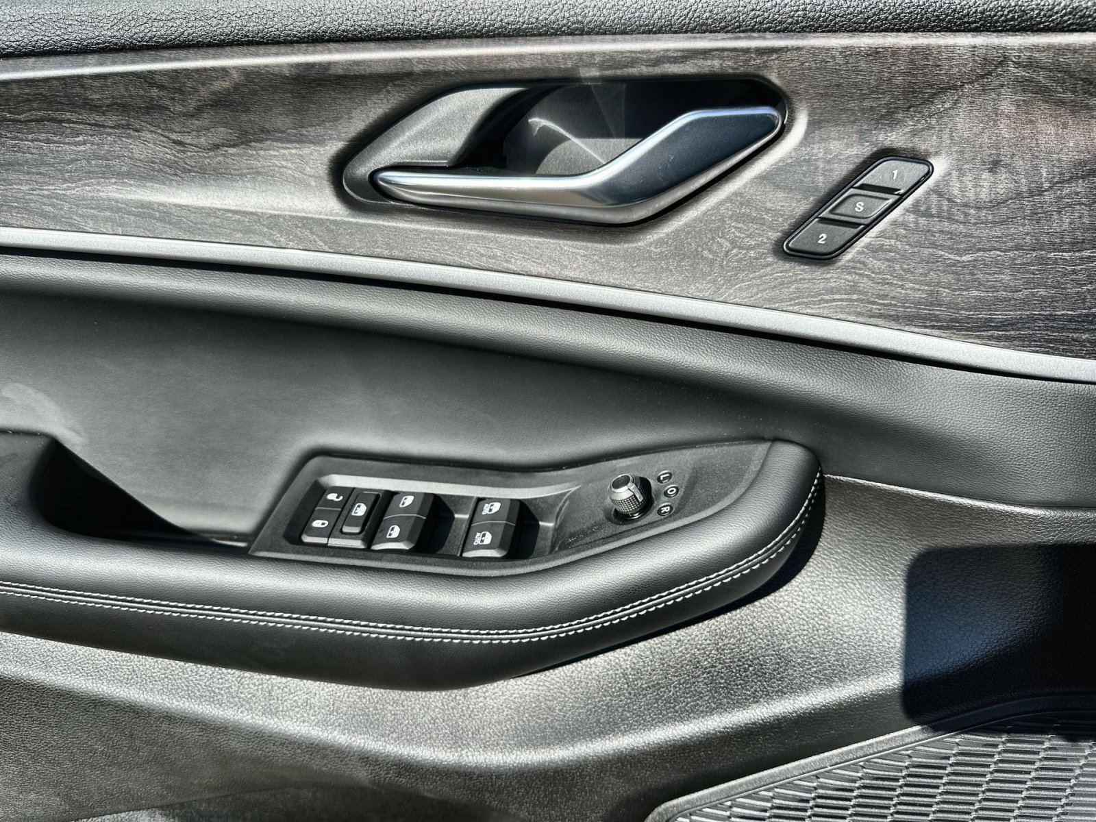 New 2025 Jeep Grand Cherokee Limited w/ Luxury Tech Group II image 15