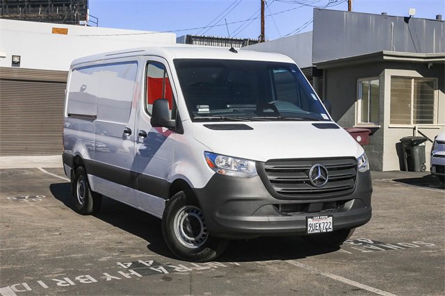 Used 2025 Mercedes-Benz Sprinter 2500 image 2