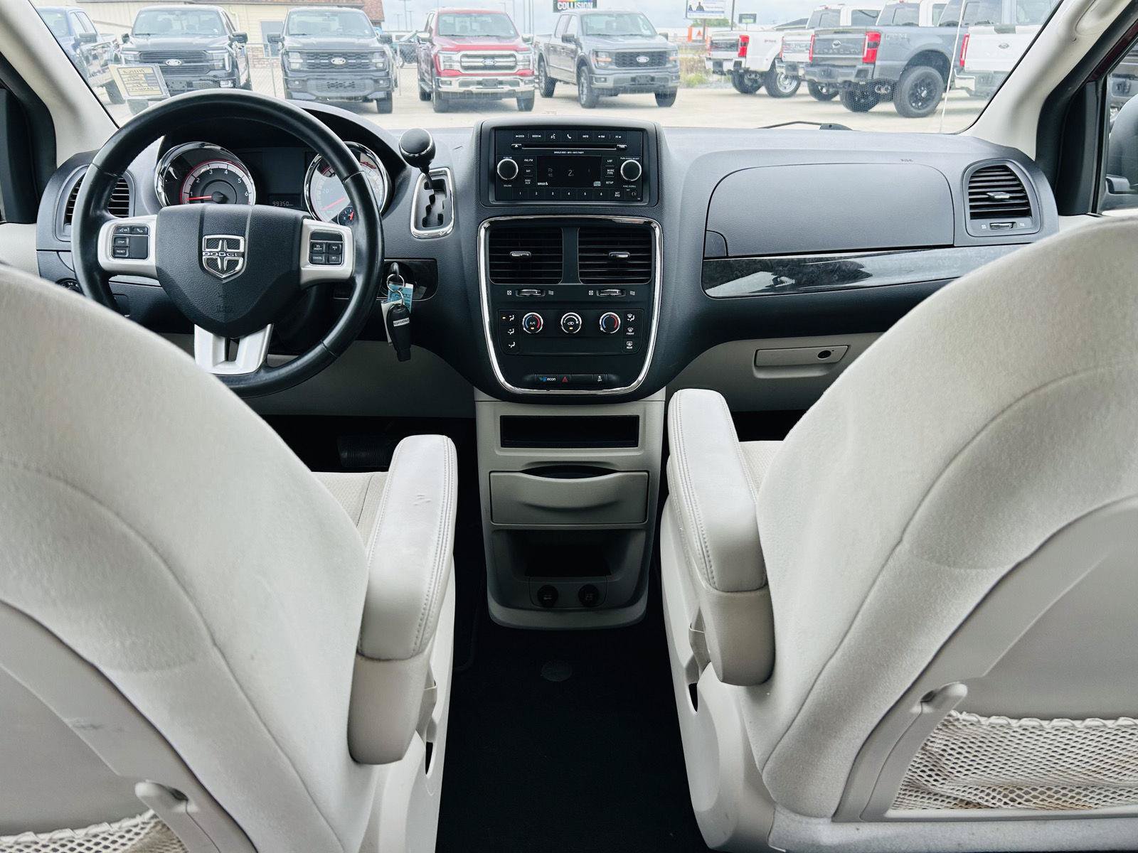 Used 2016 Dodge Grand Caravan American Value Package w/ UConnect Hands-Free Group FWD image 15