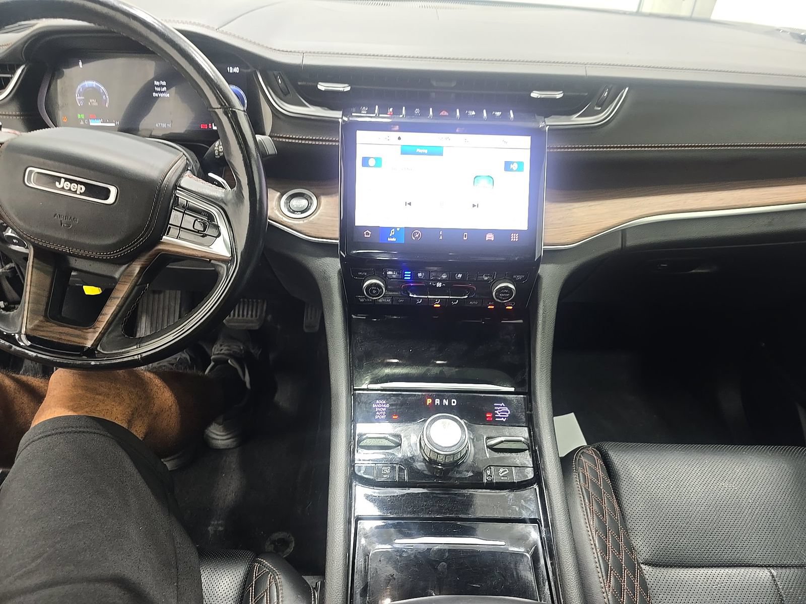 Used 2021 Jeep Grand Cherokee L Summit w/ Luxury Tech Group V AWD/4WD image 9