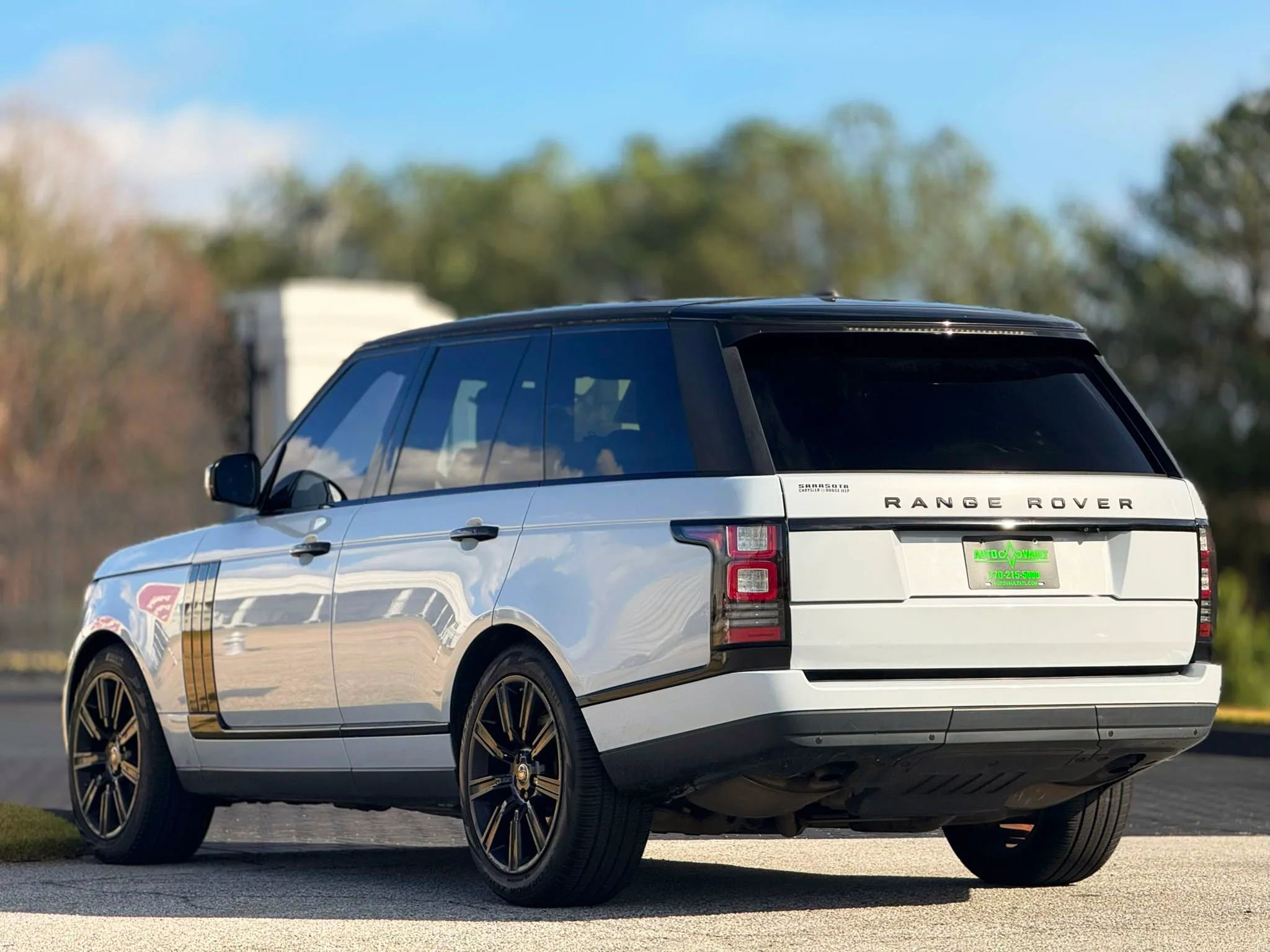 Used 2016 Land Rover Range Rover HSE image 8