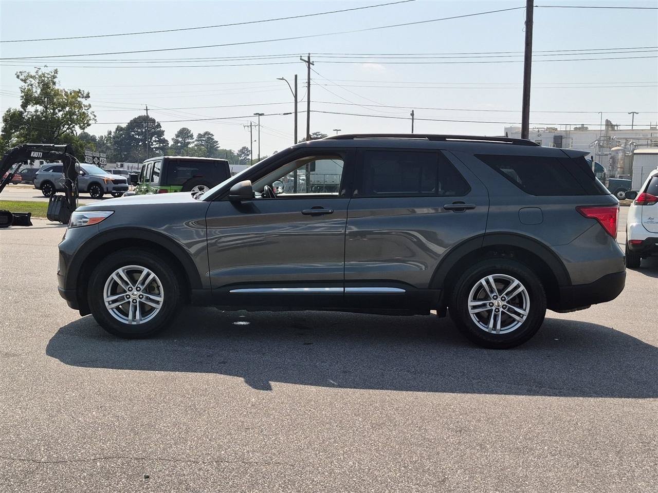 Used 2020 Ford Explorer XLT w/ Equipment Group 202A AWD/4WD image 6