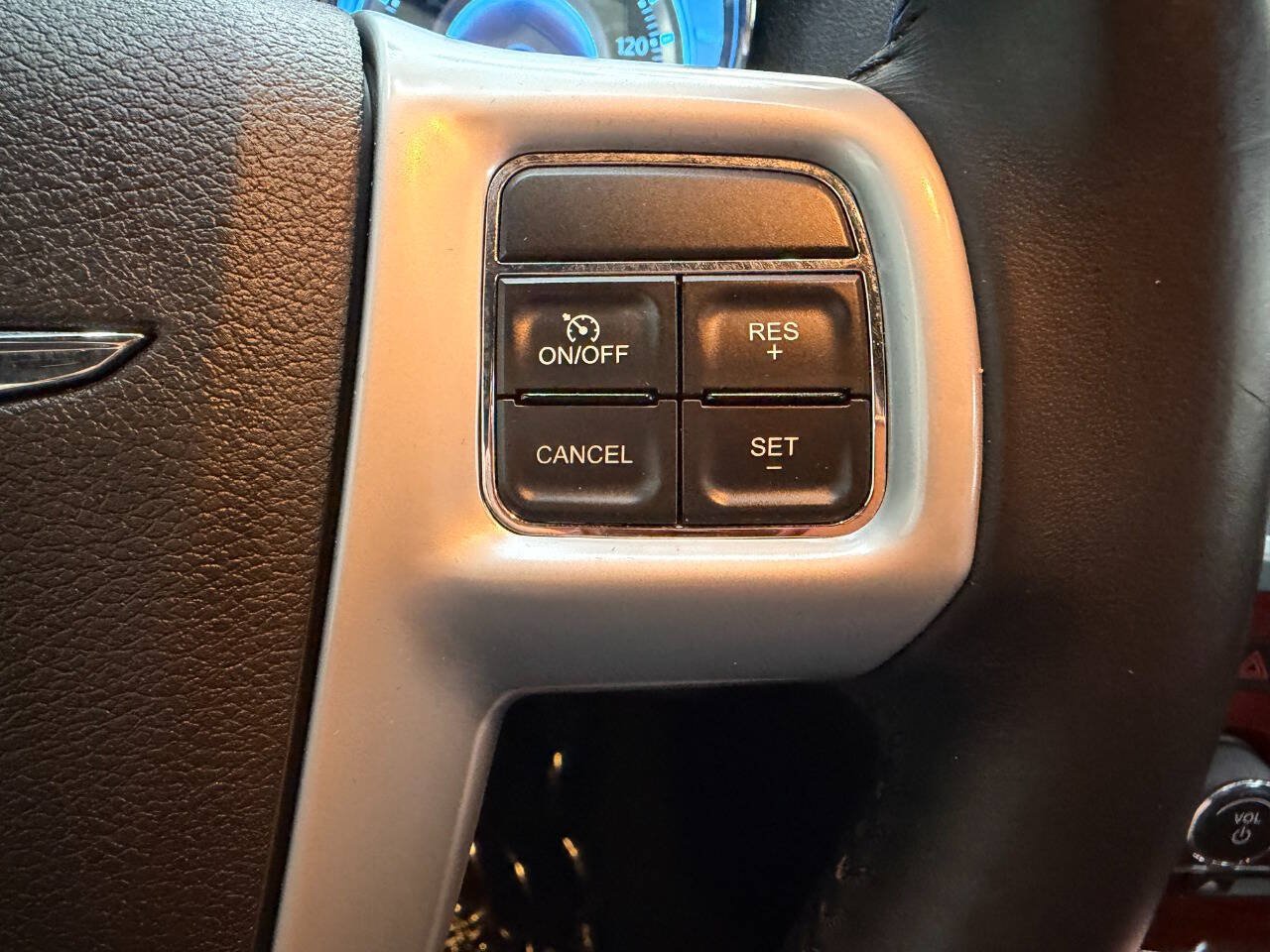 Used 2014 Chrysler 300 AWD w/ Driver Convenience Group image 24