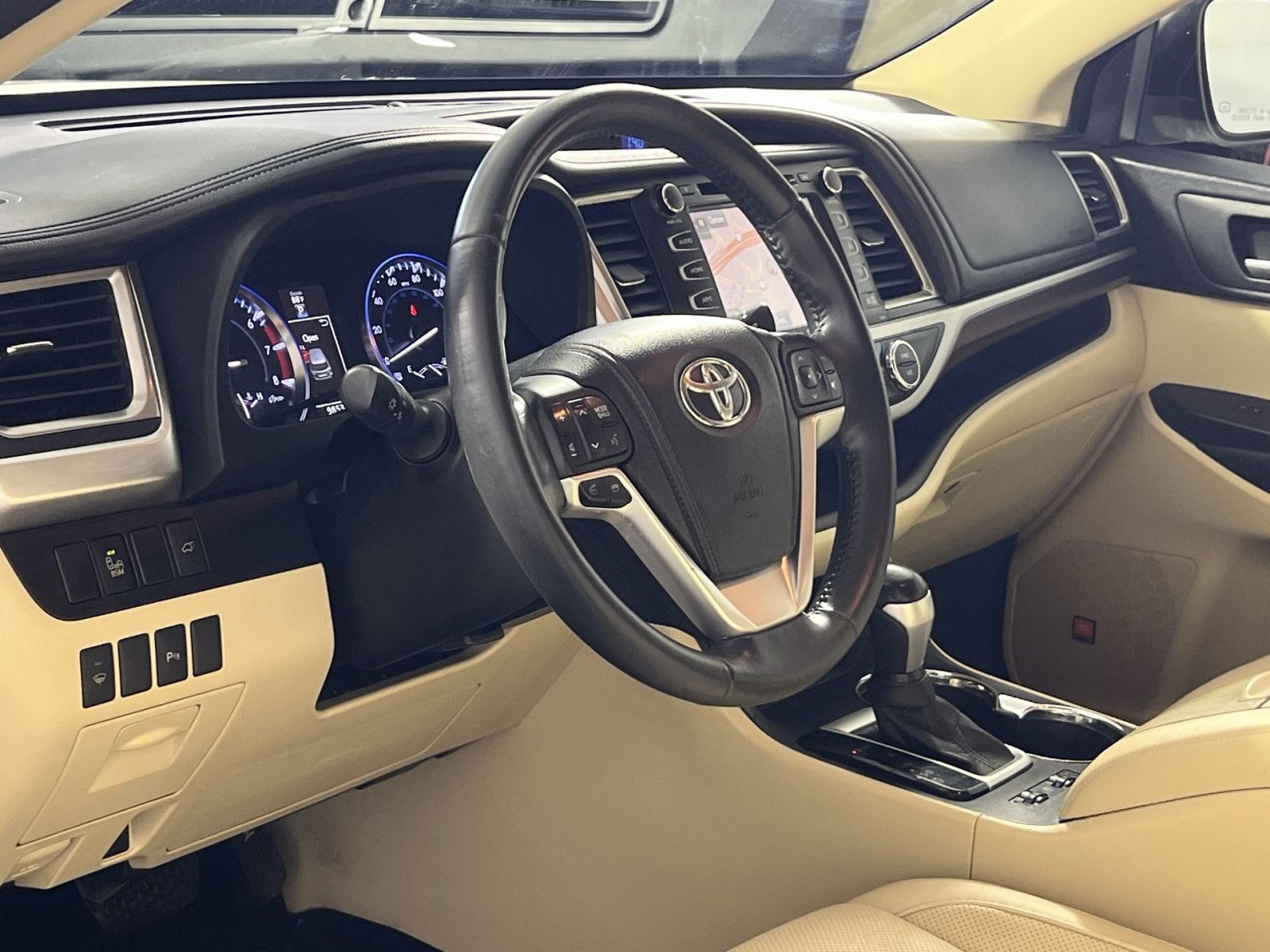 Used 2014 Toyota Highlander Limited AWD/4WD image 17