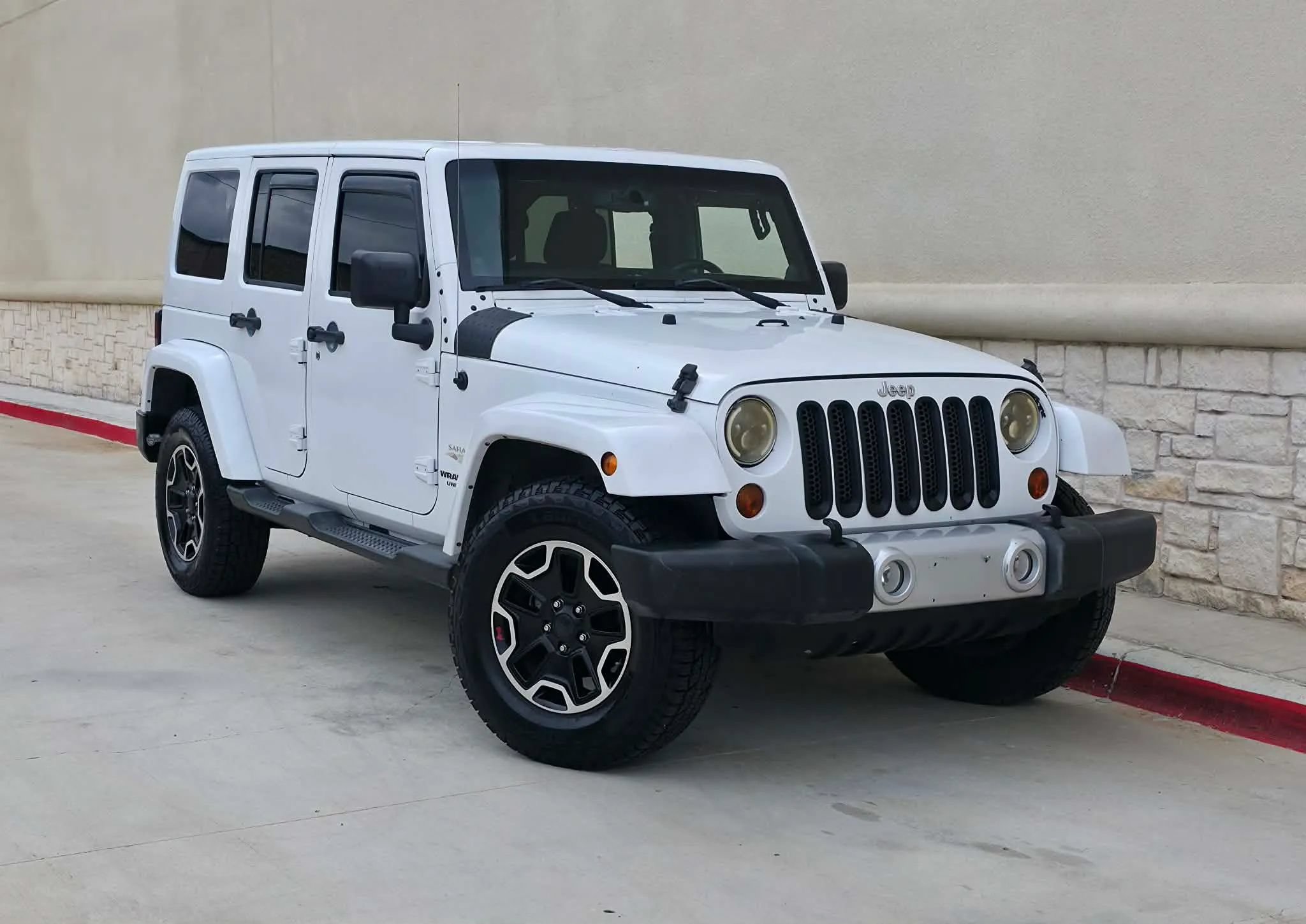 Used 2013 Jeep Wrangler Unlimited Sahara w/ Connectivity Group AWD/4WD image 1