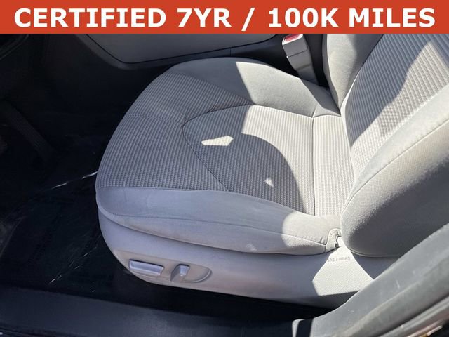 Used 2024 Toyota Highlander LE FWD image 15