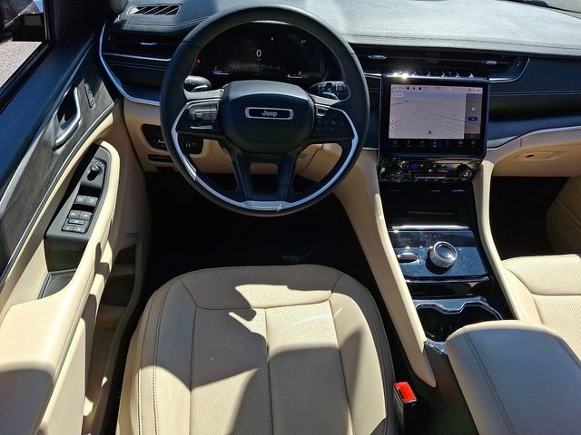Used 2023 Jeep Grand Cherokee L Limited w/ Luxury Tech Group II AWD/4WD image 12