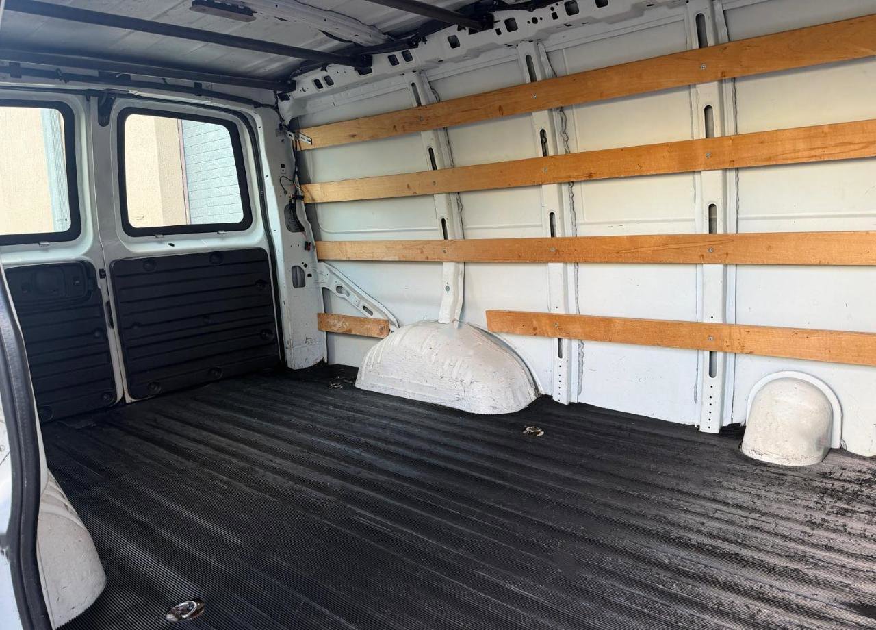 Used 2016 GMC Savana 2500 image 18