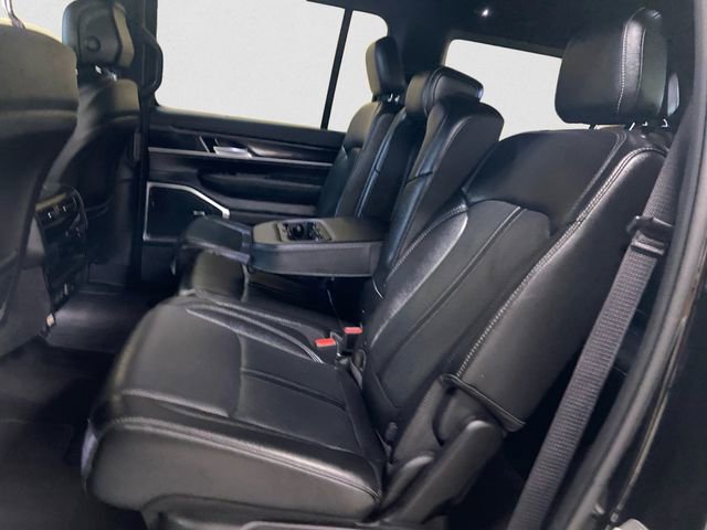 Used 2024 Jeep Wagoneer Base image 15