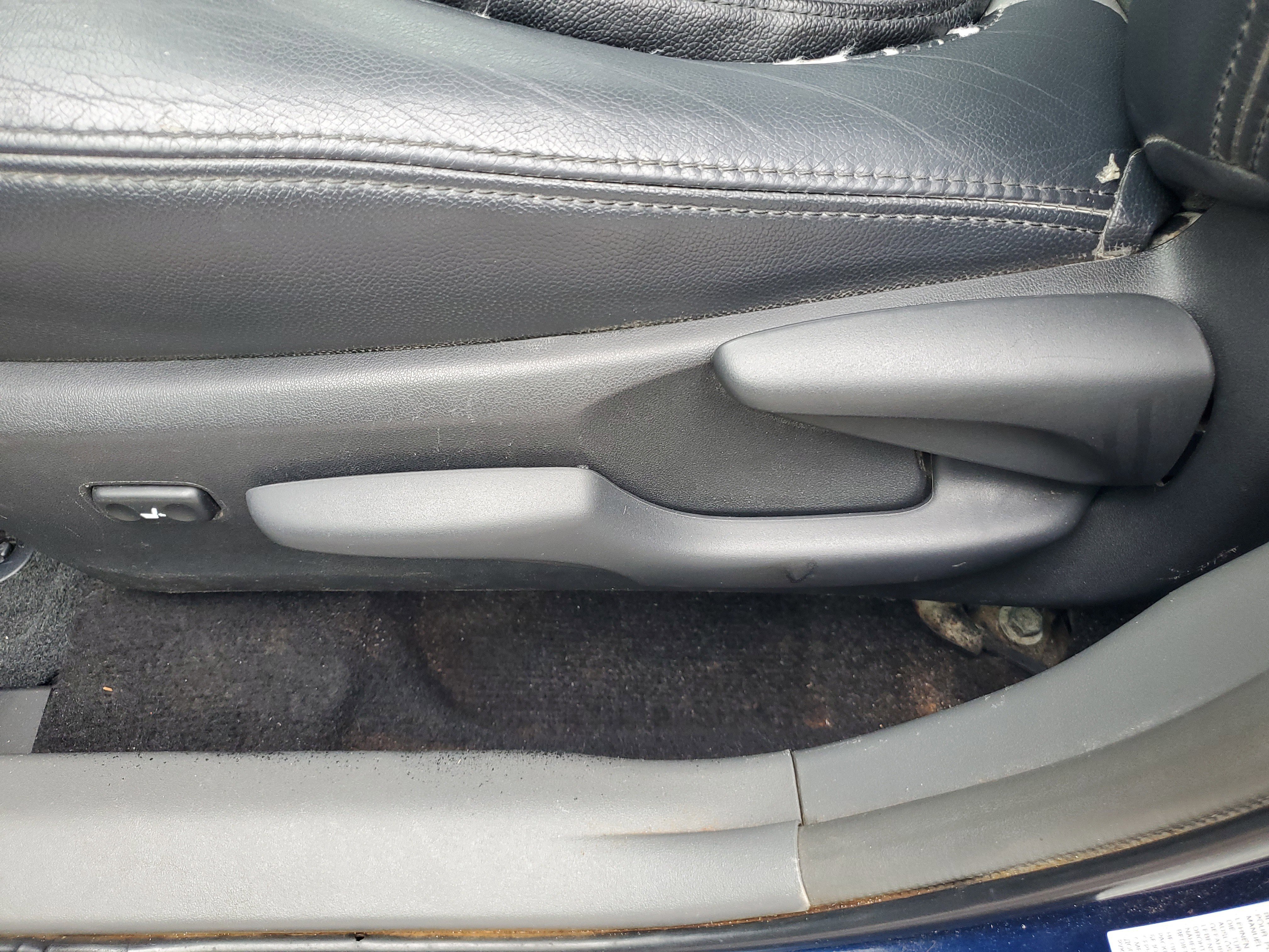 Used 2014 Toyota Prius V Two image 21