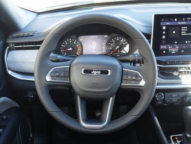 Used 2024 Jeep Compass Latitude w/ Sun and Sound Group AWD/4WD image 15