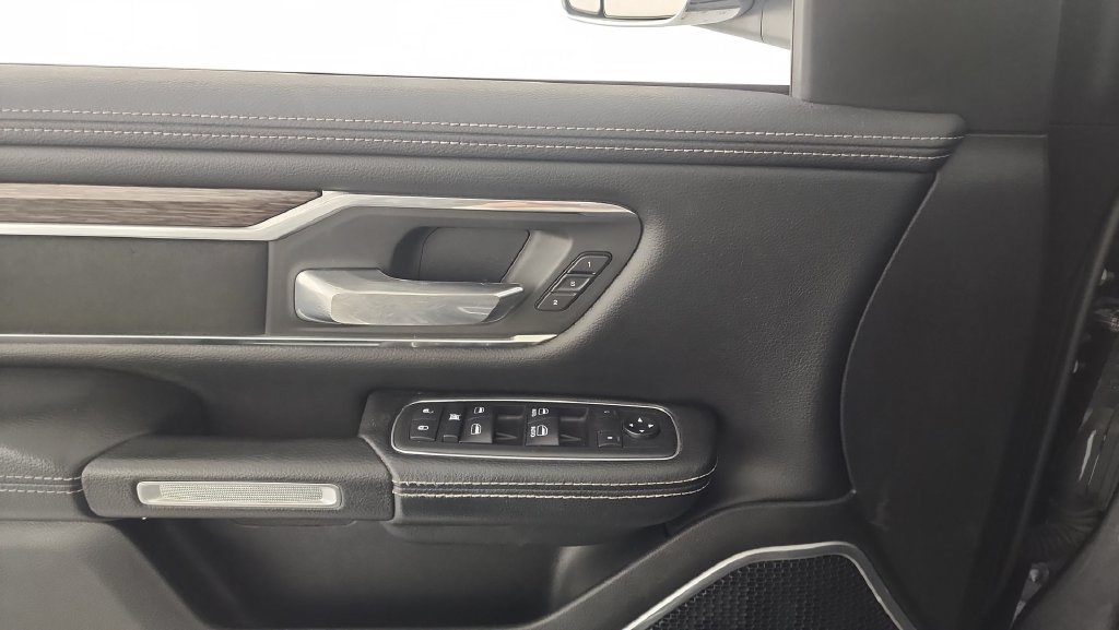 Used 2019 RAM 1500 Laramie AWD/4WD image 22