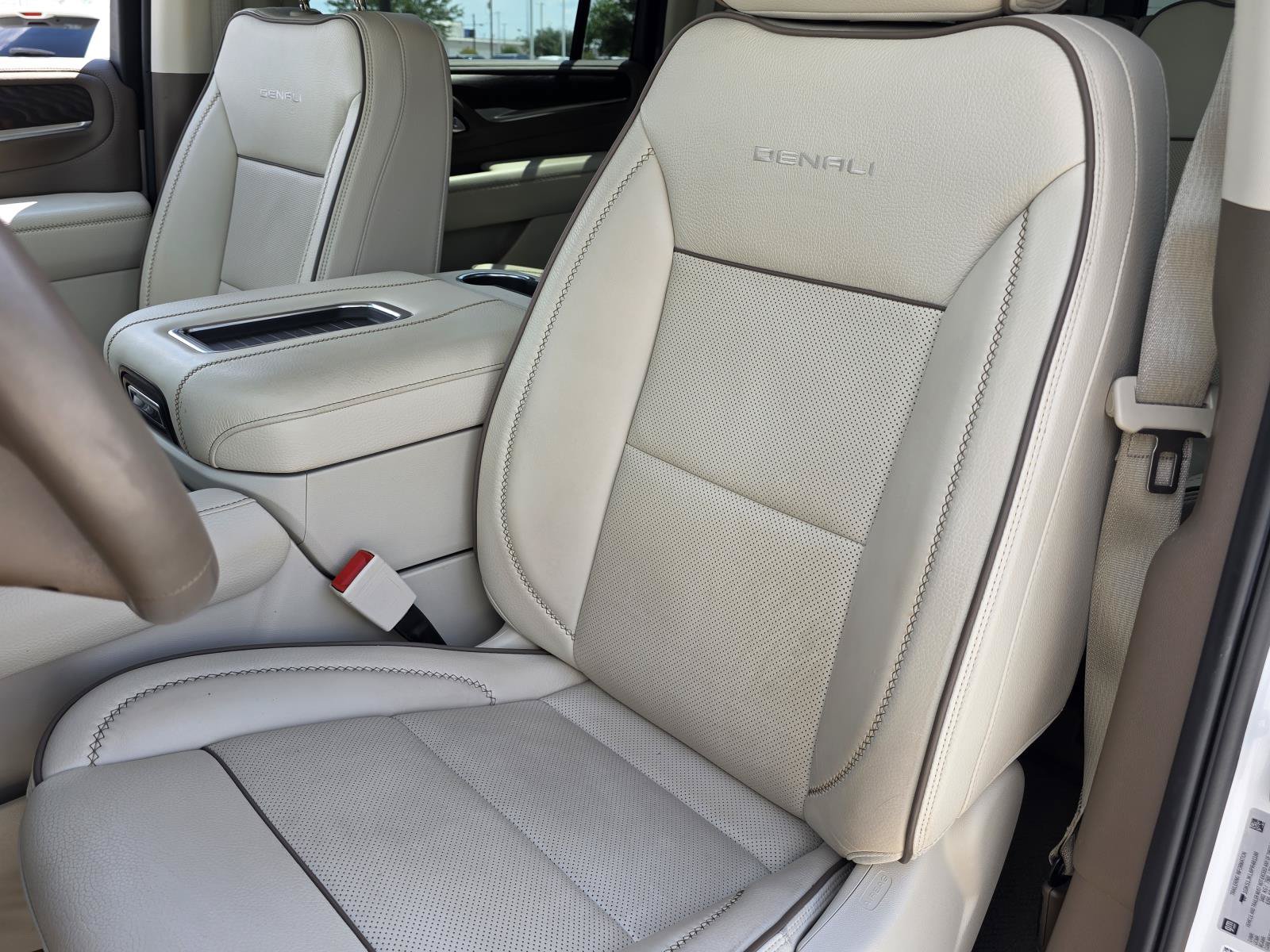 Used 2023 GMC Yukon XL Denali RWD image 15