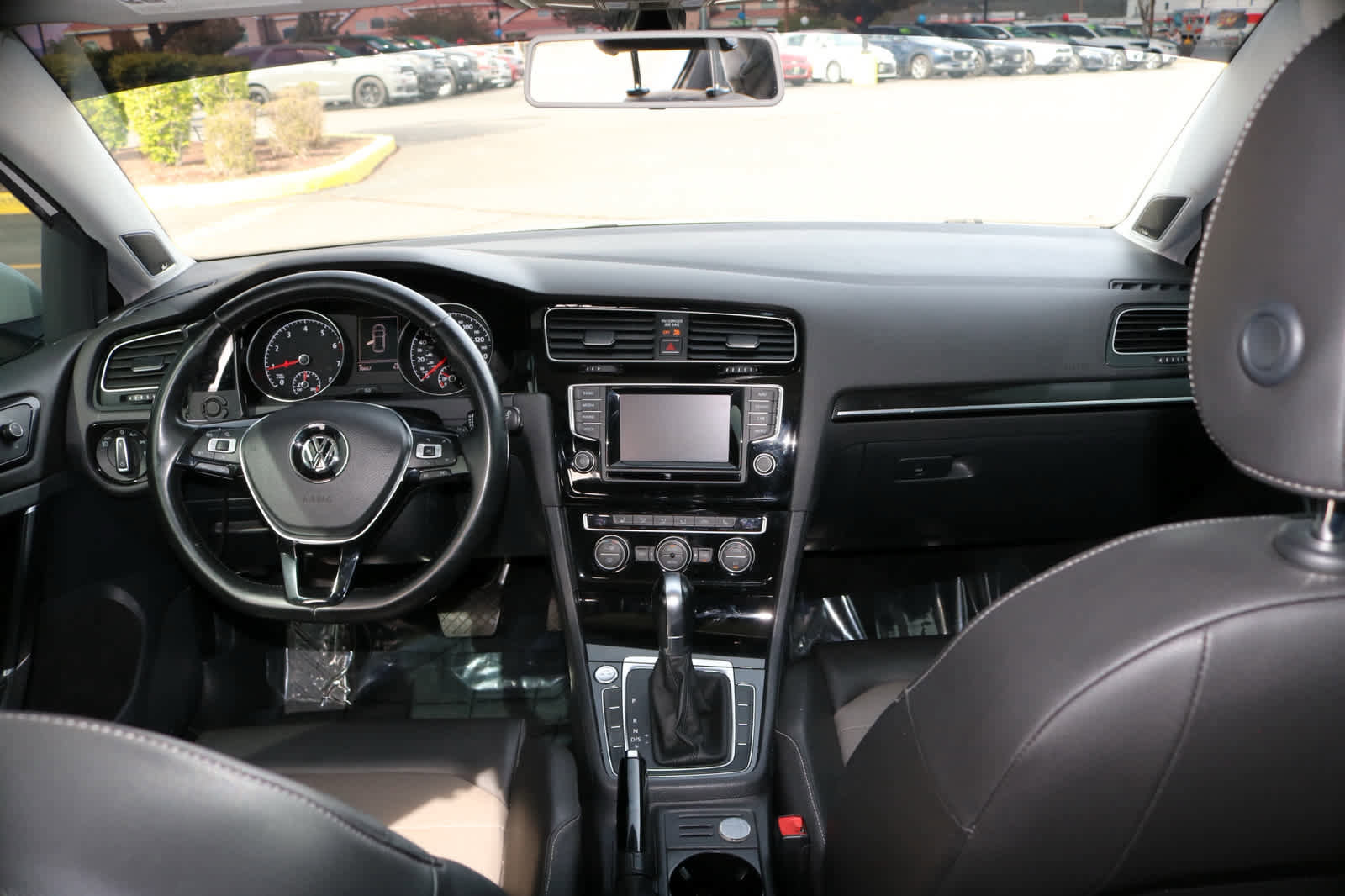 Used 2015 Volkswagen Golf S FWD image 12
