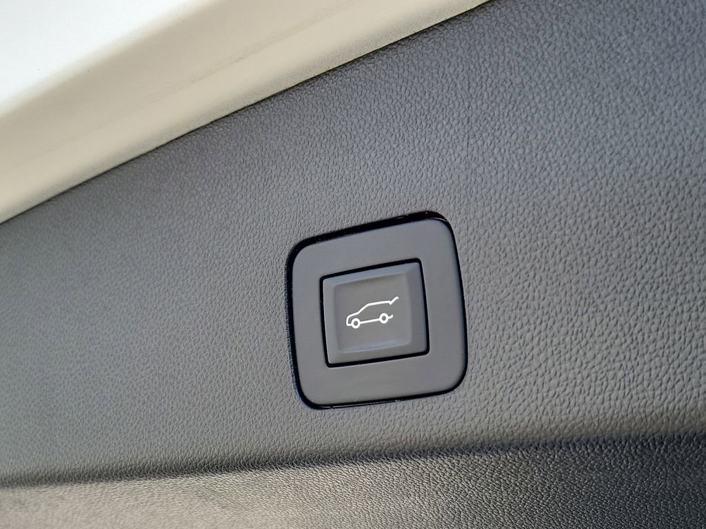 Used 2023 Buick Encore GX Essence w/ Experience Buick Package image 9