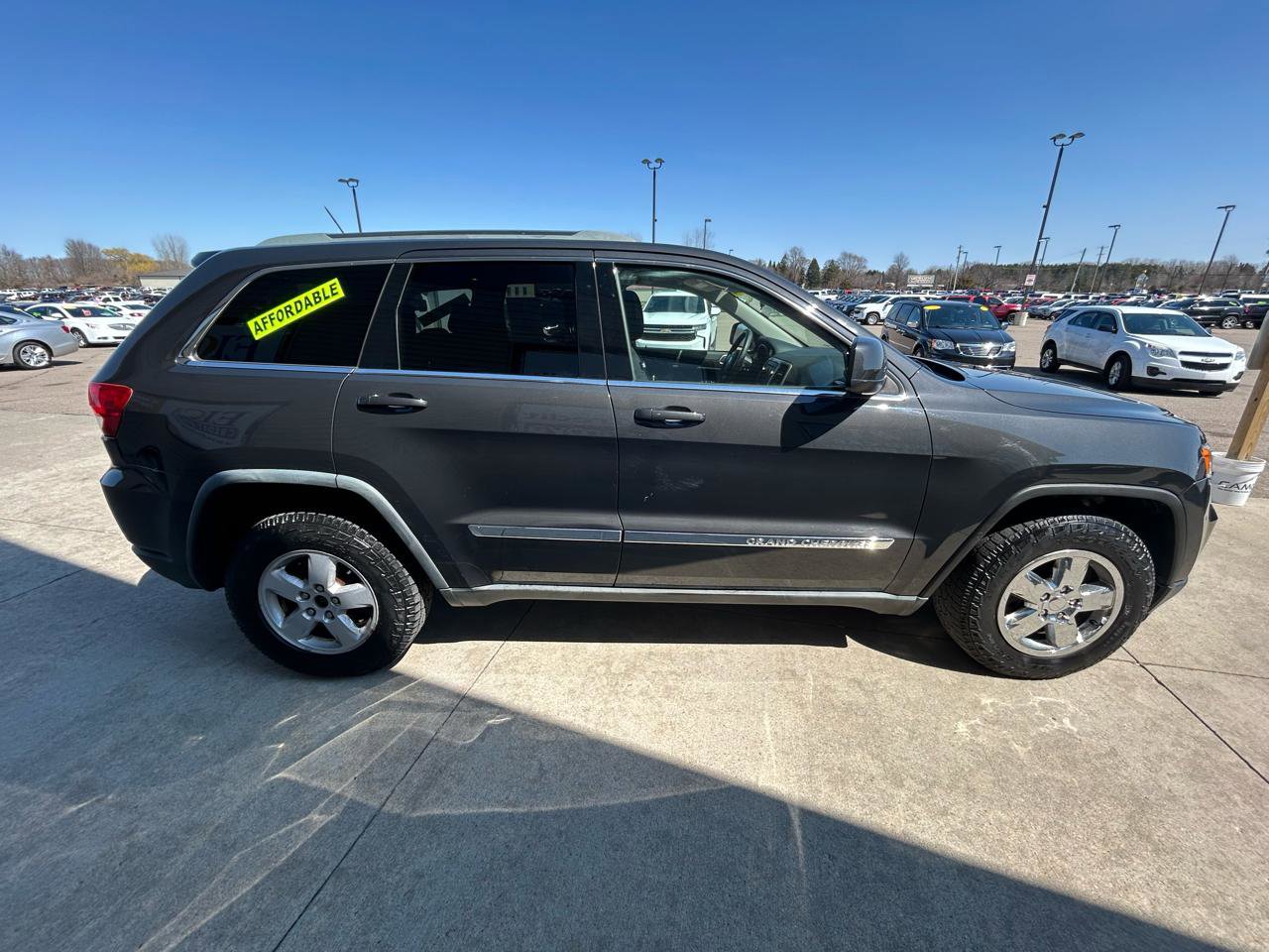 Used 2011 Jeep Grand Cherokee Laredo image 4