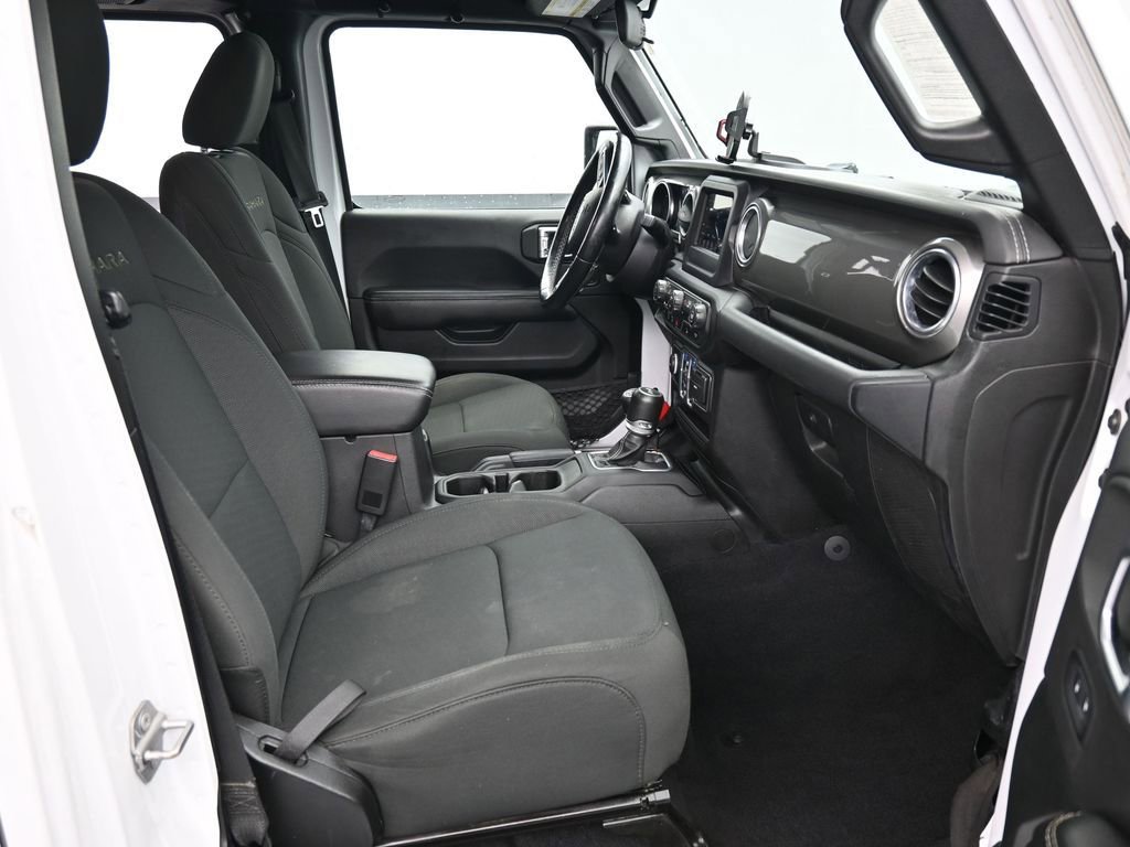 Used 2020 Jeep Wrangler Unlimited Sahara AWD/4WD image 18